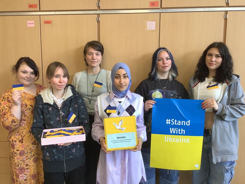 Ukraine: Solidarisierungs- und Spendenaktion am Gertrud-Bäumer-Berufskolleg Duisburg