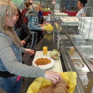 Beim gemeinsamen Mittagessen_1.JPG