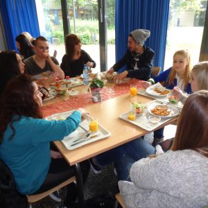Beim gemeinsamen Mittagessen_2.JPG