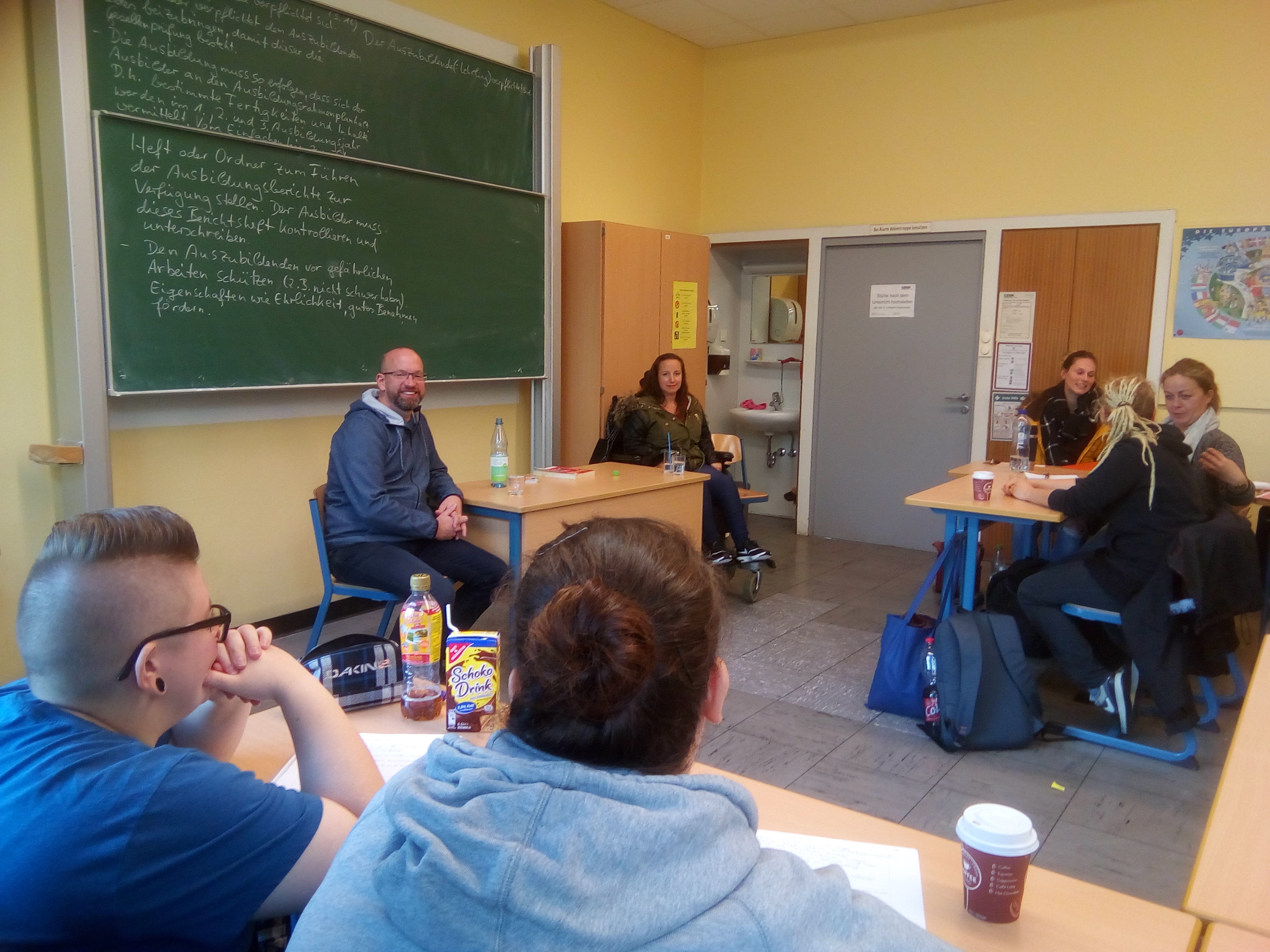 Frau Nowak und Herr Klomp zu Besuch im Berufspraktikum der Heilerziehungspflege